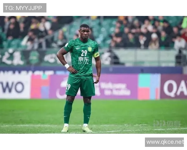 法比奥幽默回应裤子破洞事件揭示他为比赛付出的努力与坚持